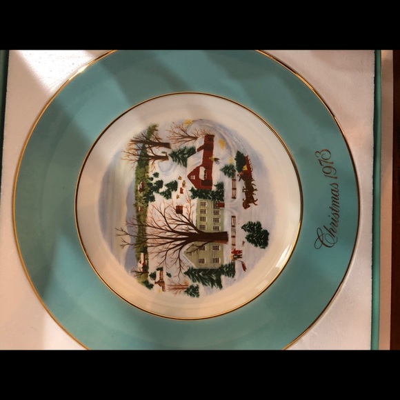 Avon Christmas Plate Collection - Picture 2 of 8